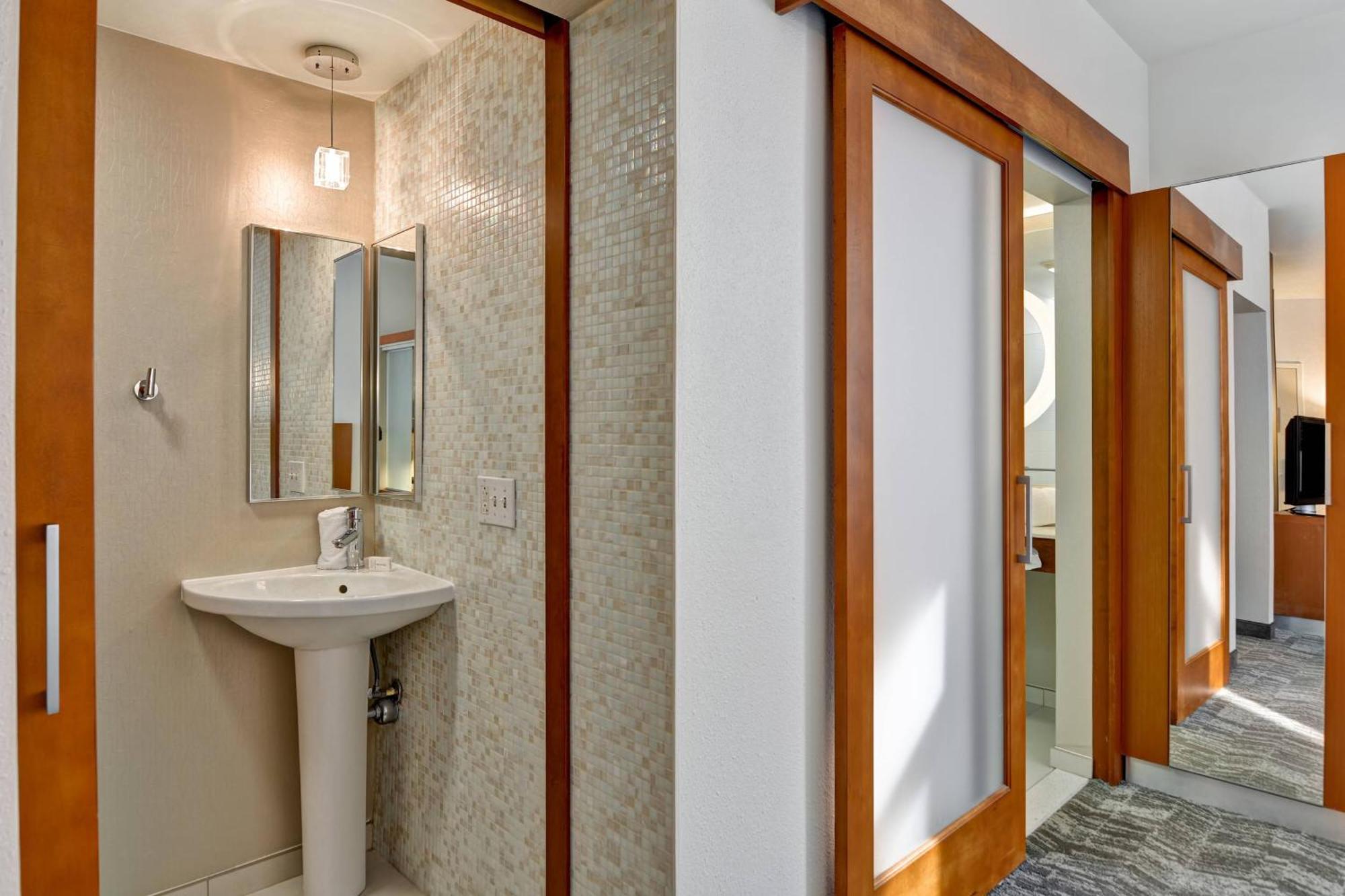 Springhill Suites By Marriott Cincinnati Midtown Exteriér fotografie